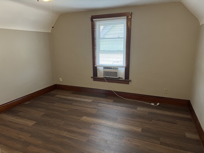 Building Photo - 1721 W 16th St