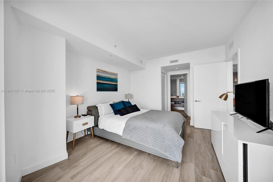 Building Photo - 1300 S Miami Ave