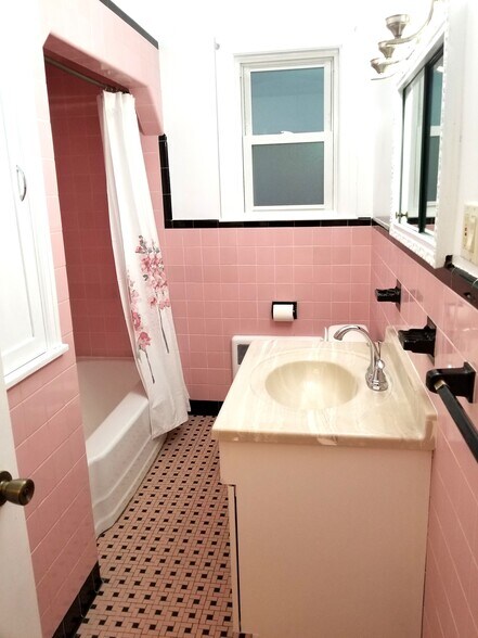 Building Photo - 248 Park St