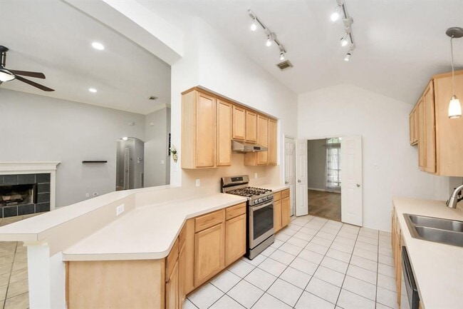 Building Photo - 21630 Live Oaks Spring Dr