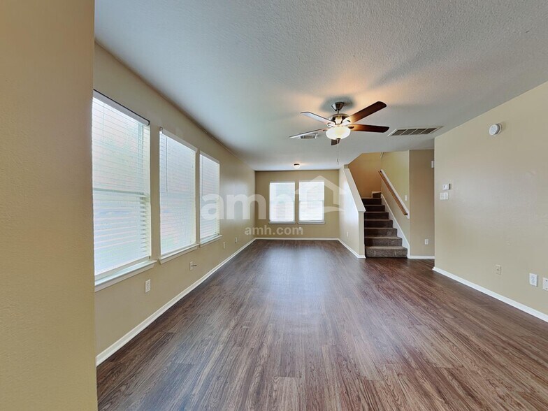 Building Photo - 6114 Elton Knolls St