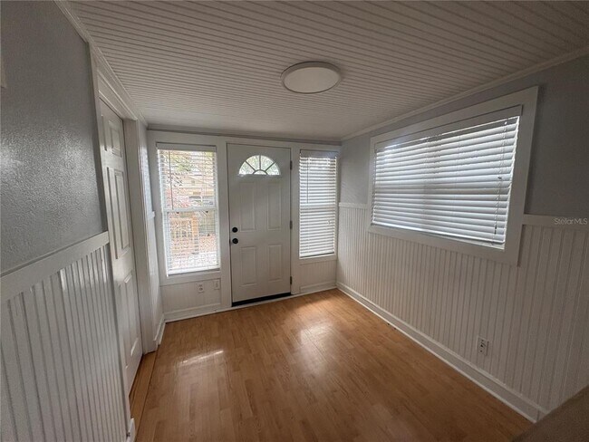 Building Photo - 745 Vistabula St