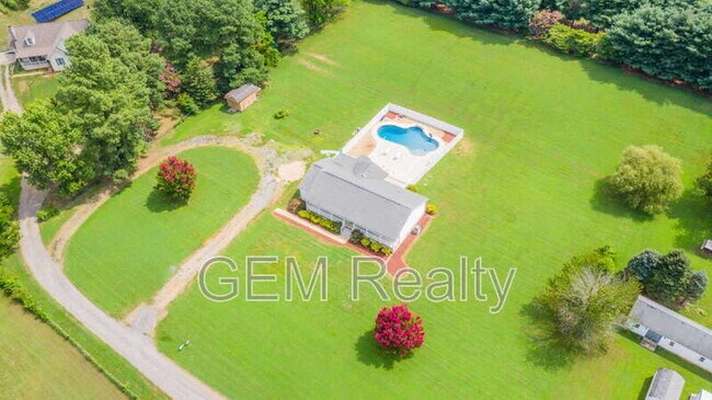 Building Photo - 15617 Mockingbird Ln