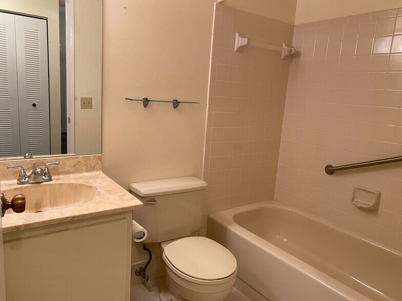 Building Photo - 18595 Egret Way