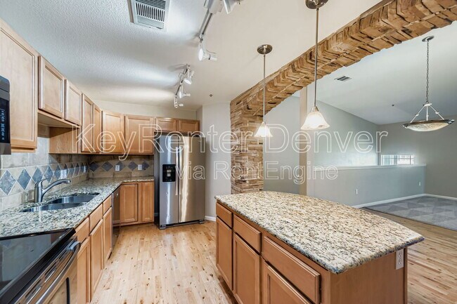 Building Photo - 14122 Sun Blaze Loop