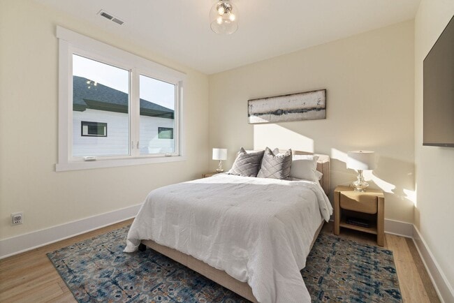 Building Photo - Modern 4-bedroom, 3 bathroom in the heart of Durham