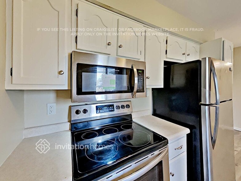 Building Photo - 3612 Commodore Dr