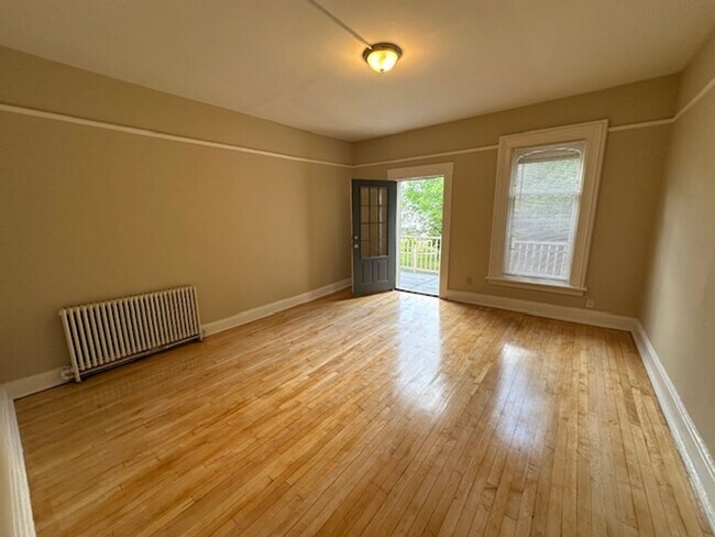 Building Photo - 2943-2945 N Bartlett Ave