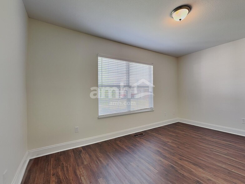 Building Photo - 5412 Singh Ln