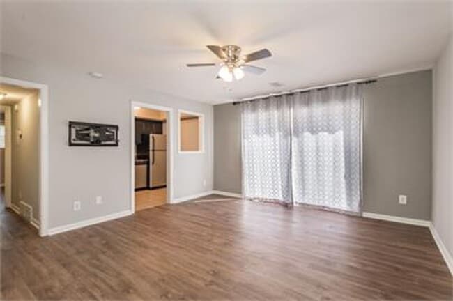 Building Photo - GARDEN COURT D1