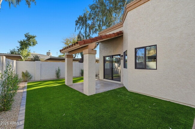 Building Photo - 2029 N Sunset Dr