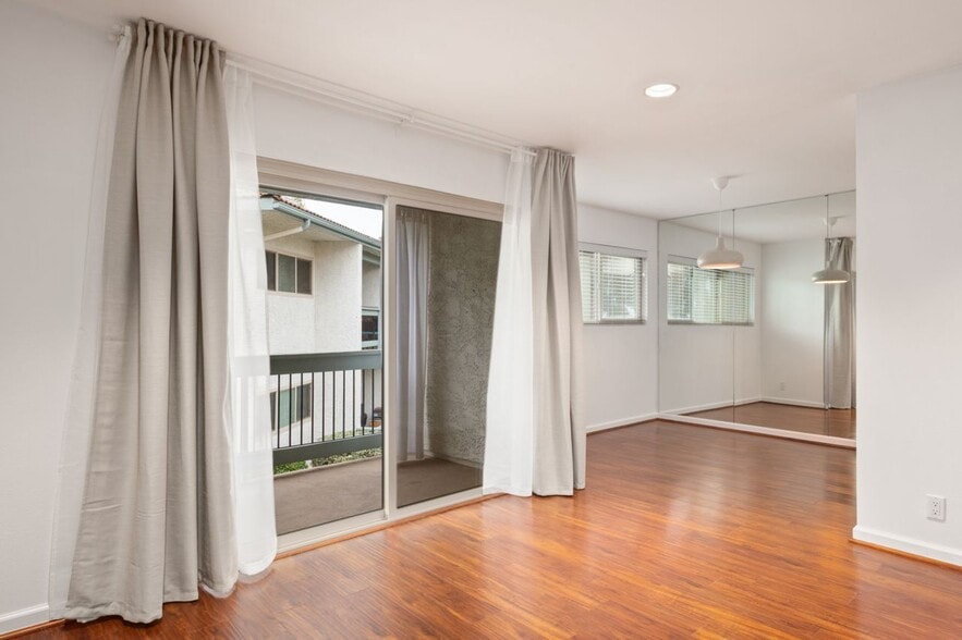 Building Photo - 4732 Park Granada