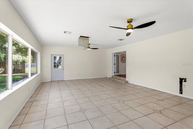 Building Photo - 105 John Anderson Dr