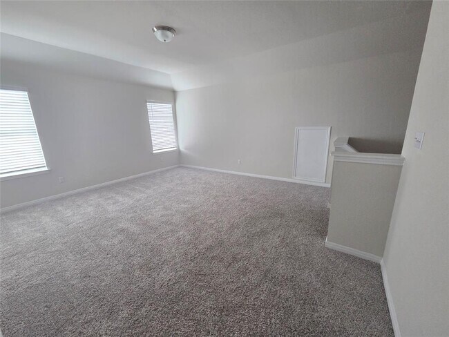 Building Photo - 220 Sun Grv Trl