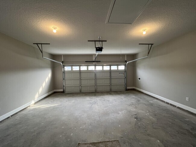 Building Photo - 486 Thorp Circle