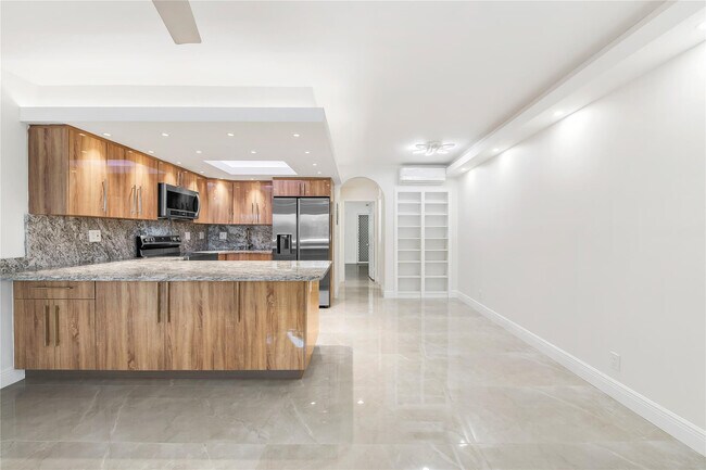 Building Photo - 2170 NE 51st Ct