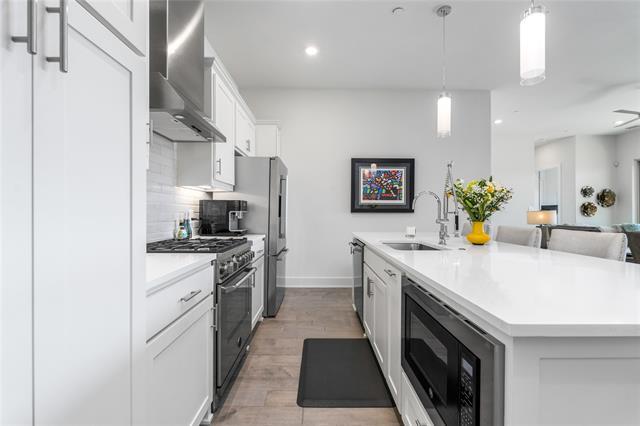 Building Photo - 15875 Spectrum Dr