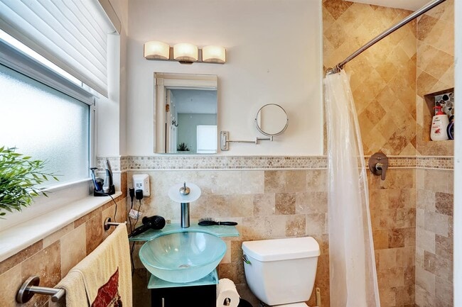 Building Photo - 131 SE 13th St