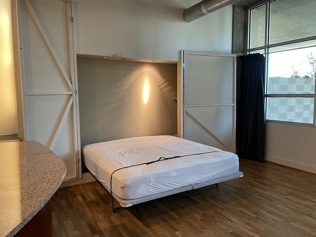 Building Photo - 1401 Calumet St