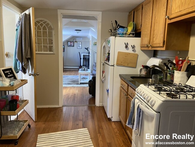 Building Photo - 8-8 Sunset St