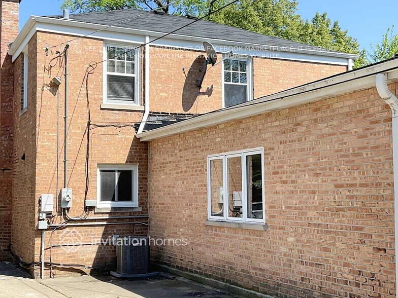Building Photo - 2028 N 75th Ct