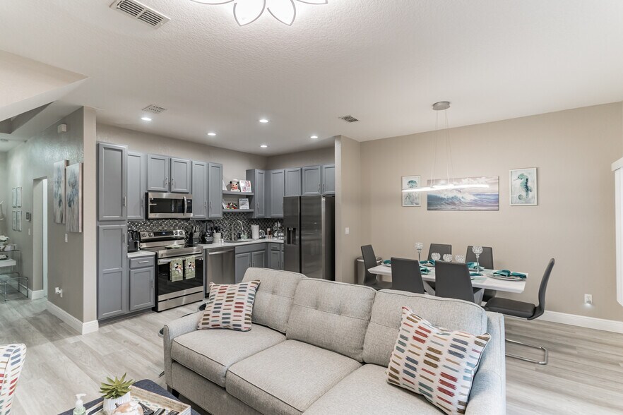 Building Photo - 2468 Caravelle Cir