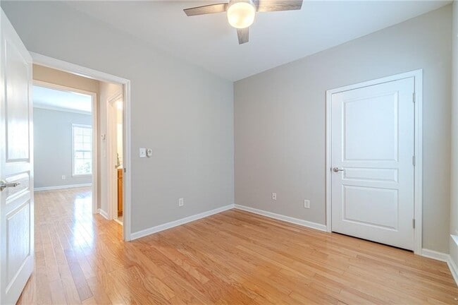 Building Photo - 6260 Brookside Ln