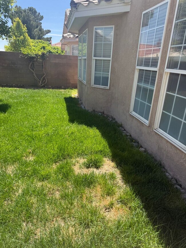 Building Photo - NW Home