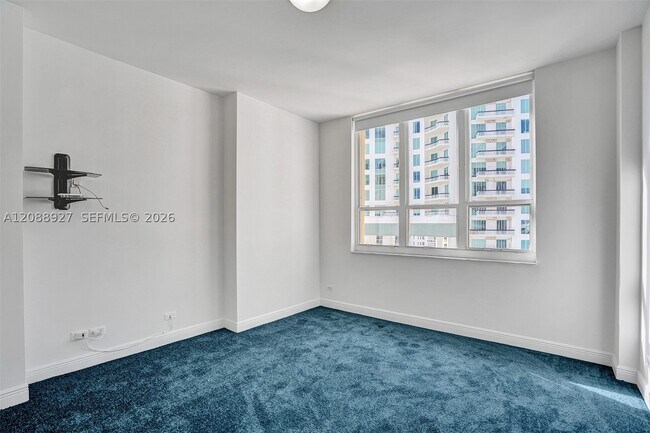 Building Photo - 888 Brickell Key Dr