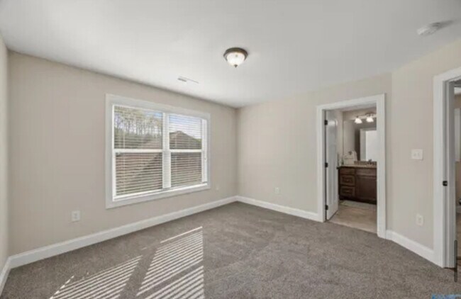 Building Photo - 2807 Talon Cir