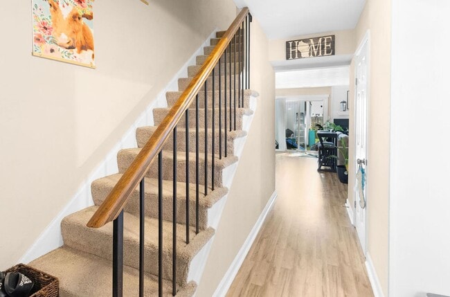 Building Photo - 3 Bed 1.5 Bath Townhouse for Rent in Chesapeake!