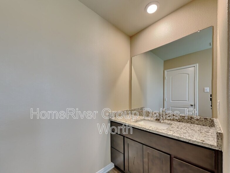 Building Photo - 2013 Dahlia Way