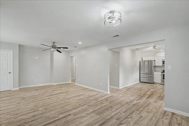 Building Photo - 2204 Mason Dr