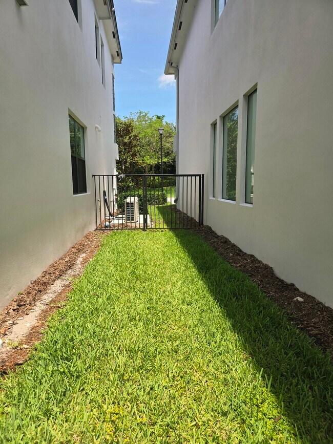 Building Photo - 8068 Laurel Falls Dr