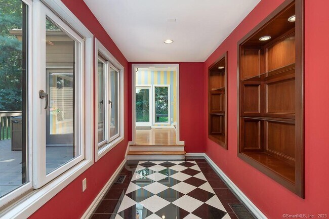 Building Photo - 585 Webbs Hill Rd