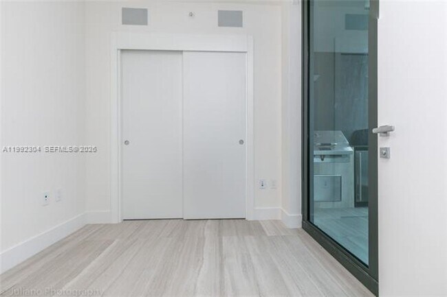 Building Photo - 1451 Brickell Ave