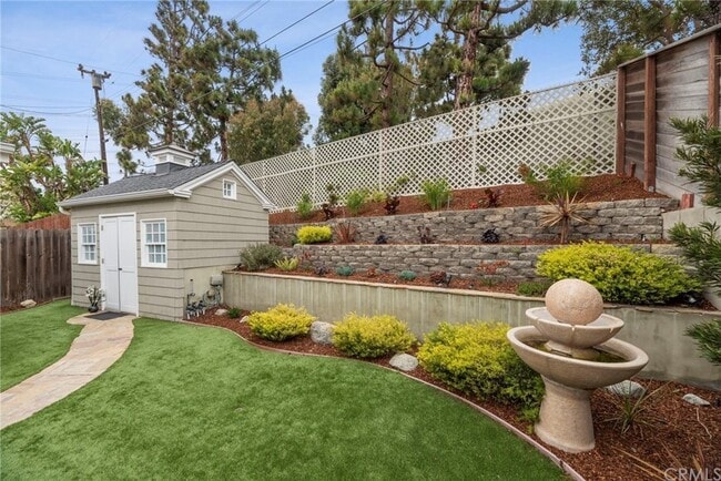 Building Photo - 730 N Paulina Ave