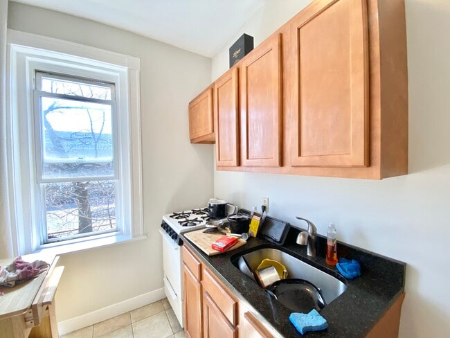 Primary Photo - 1185 Commonwealth Ave
