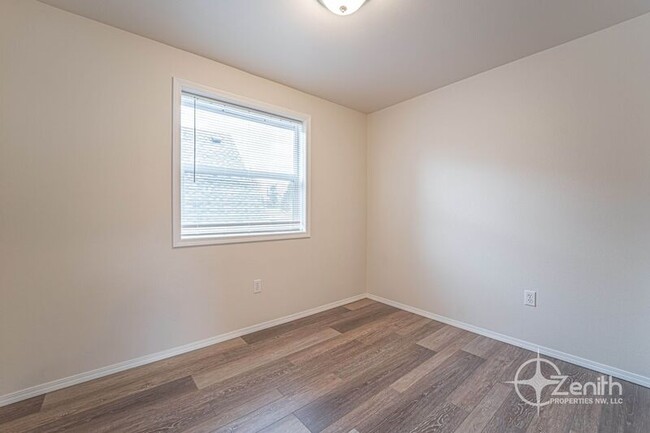 Building Photo - 1216 W 22nd St