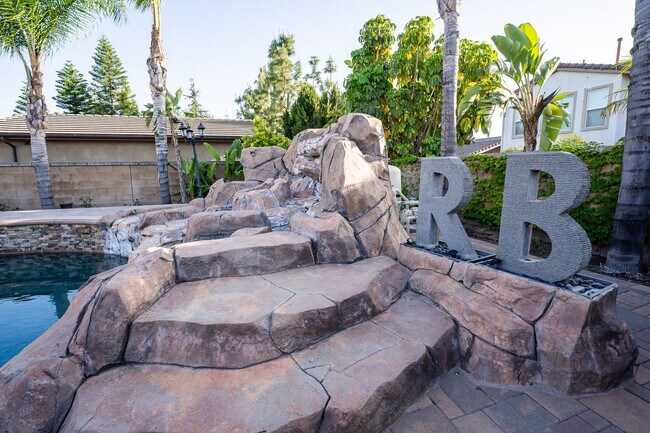 Building Photo - Exceptional estate Located In the highly desirable College Park Community.