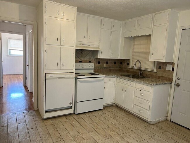 Building Photo - 259 Palms Ln SW