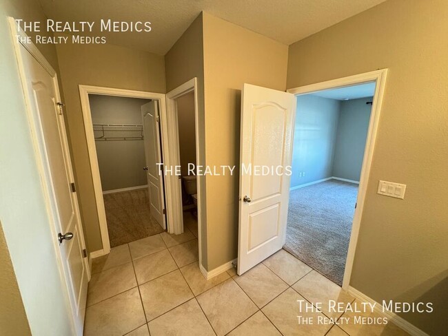Building Photo - 404 Tanglewood Dr