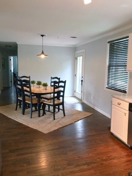 Building Photo - 547 Harding Pl