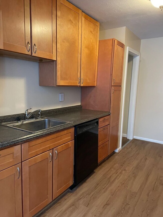 Building Photo - 3 Bed, 1 Bath- Ranch, Liverpool-Galeville
