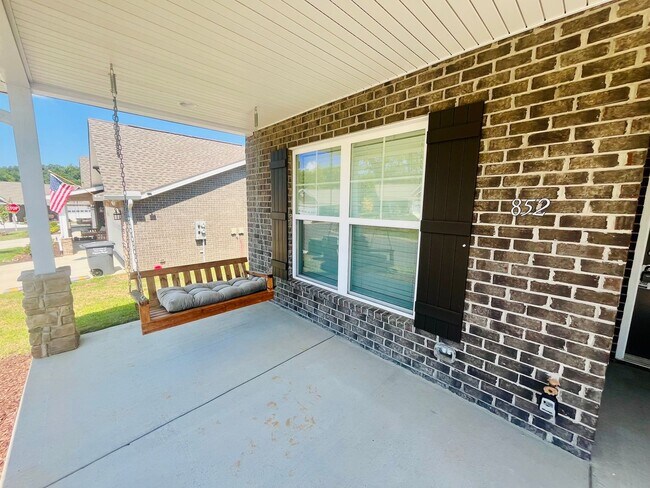 Building Photo - 131 The Island Dr