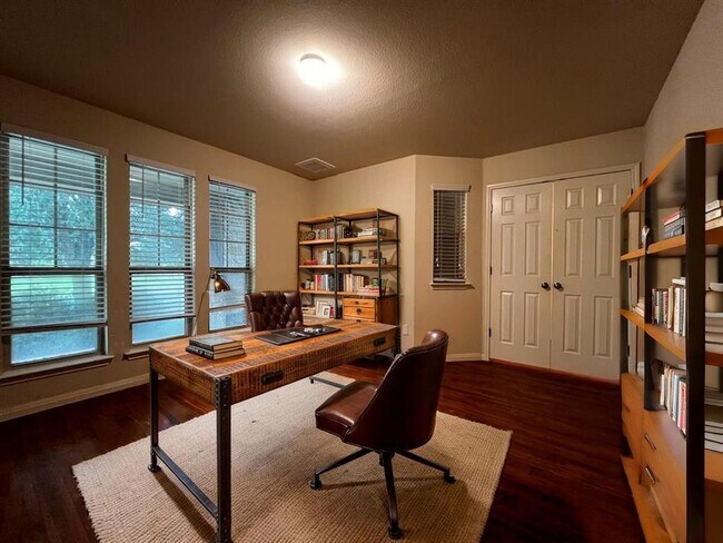 Building Photo - 2708 Cottonwood Shores Dr