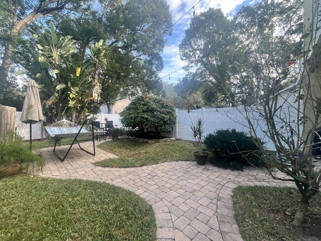 Building Photo - 1625 Park Lake St