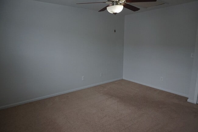 Building Photo - 3 Bedroom and 3 Full bathroom located The Village at the Glen within Carolina