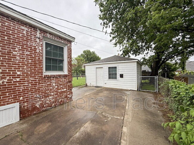 Primary Photo - 3148 E 1st St
