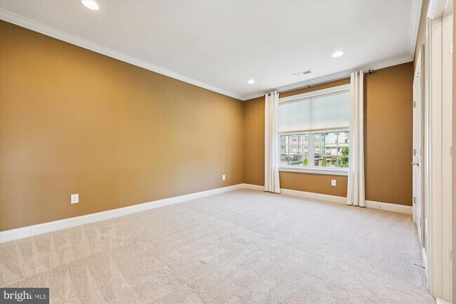 Building Photo - 448 Salk Cir